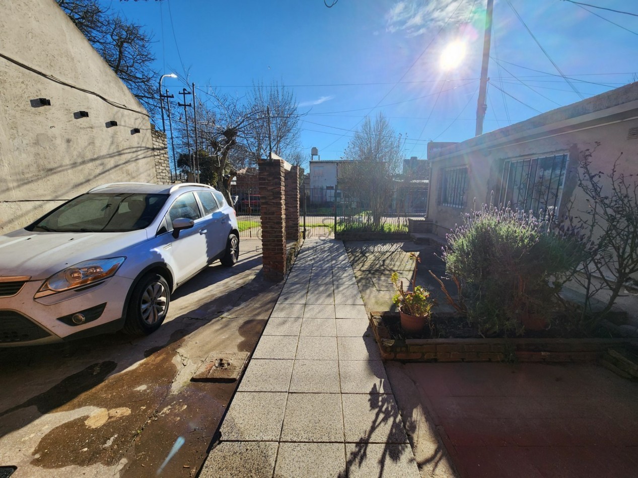 EN VENTA! CASA 5 AMBIENTES + DEPTO A TERMINAR 