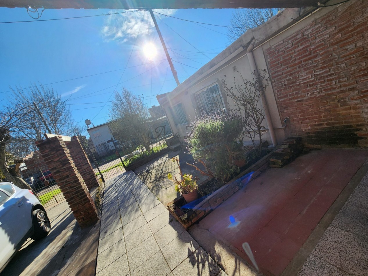 EN VENTA! CASA 5 AMBIENTES + DEPTO A TERMINAR 