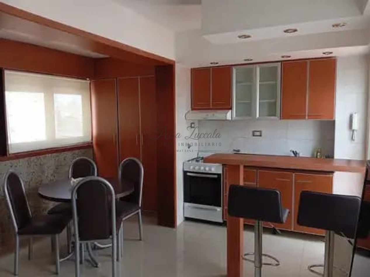 EN VENTA! 2 AMB C/ BALCON Y COCHERA - ZONA CENTRO 
