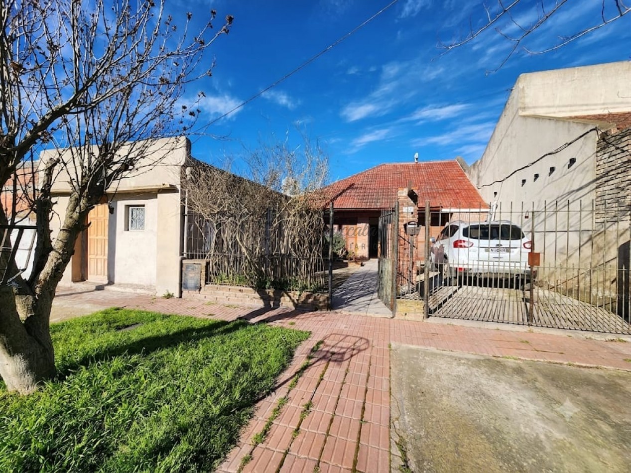 EN VENTA! CASA 5 AMBIENTES + DEPTO A TERMINAR 