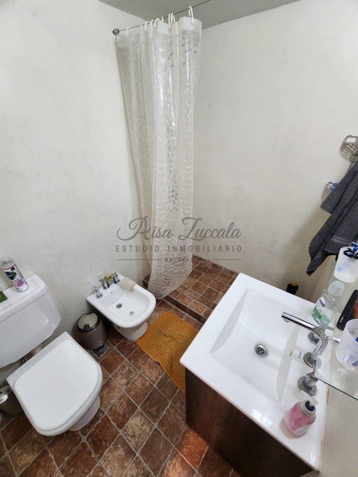 EN VENTA! CASA 5 AMBIENTES + DEPTO A TERMINAR 